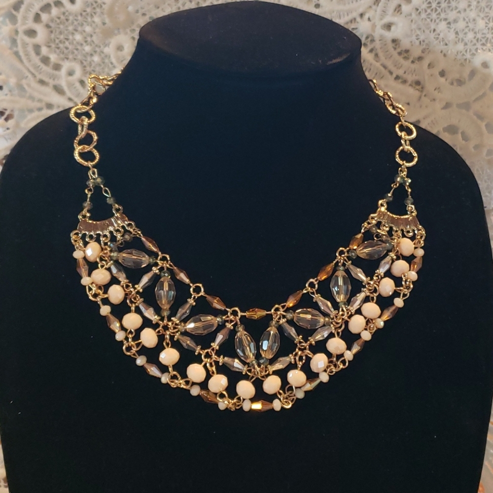 NWOT Gold tone collar necklace w/ pink beads!